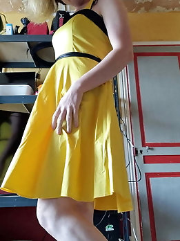 50s style yellow dress